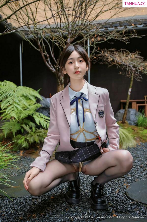   [XiuRen]高清写真图 2025.02.28 No.9949 奶芙乔乔 美腿黑丝第17张图片